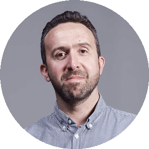 Portrait Linkedin de jeune homme barbu