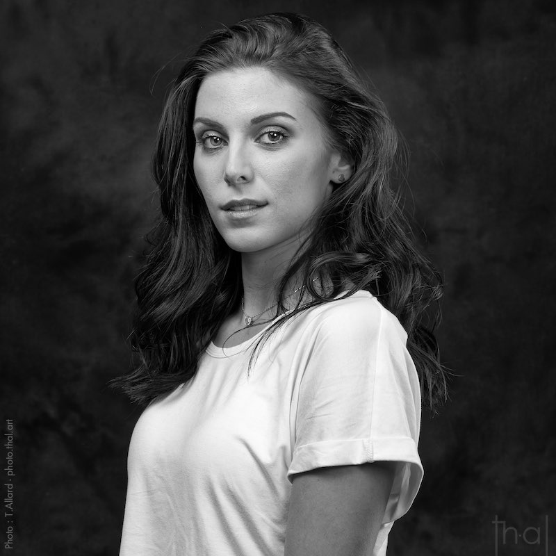 Portrait expressif en noir et blanc
